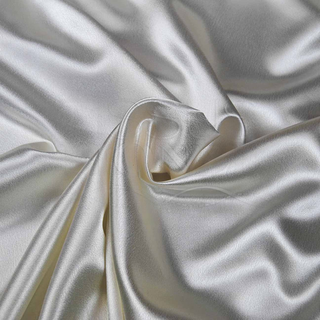 Crêpe envers satin couleur écru