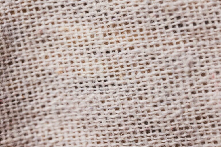 Lire la suite à propos de l’article Toile de jute en rouleau : comment bien l’utiliser ?