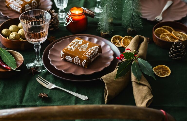 Lire la suite à propos de l’article Anticiper Noël : idées déco et couture avec les tissus de fêtes au mètre